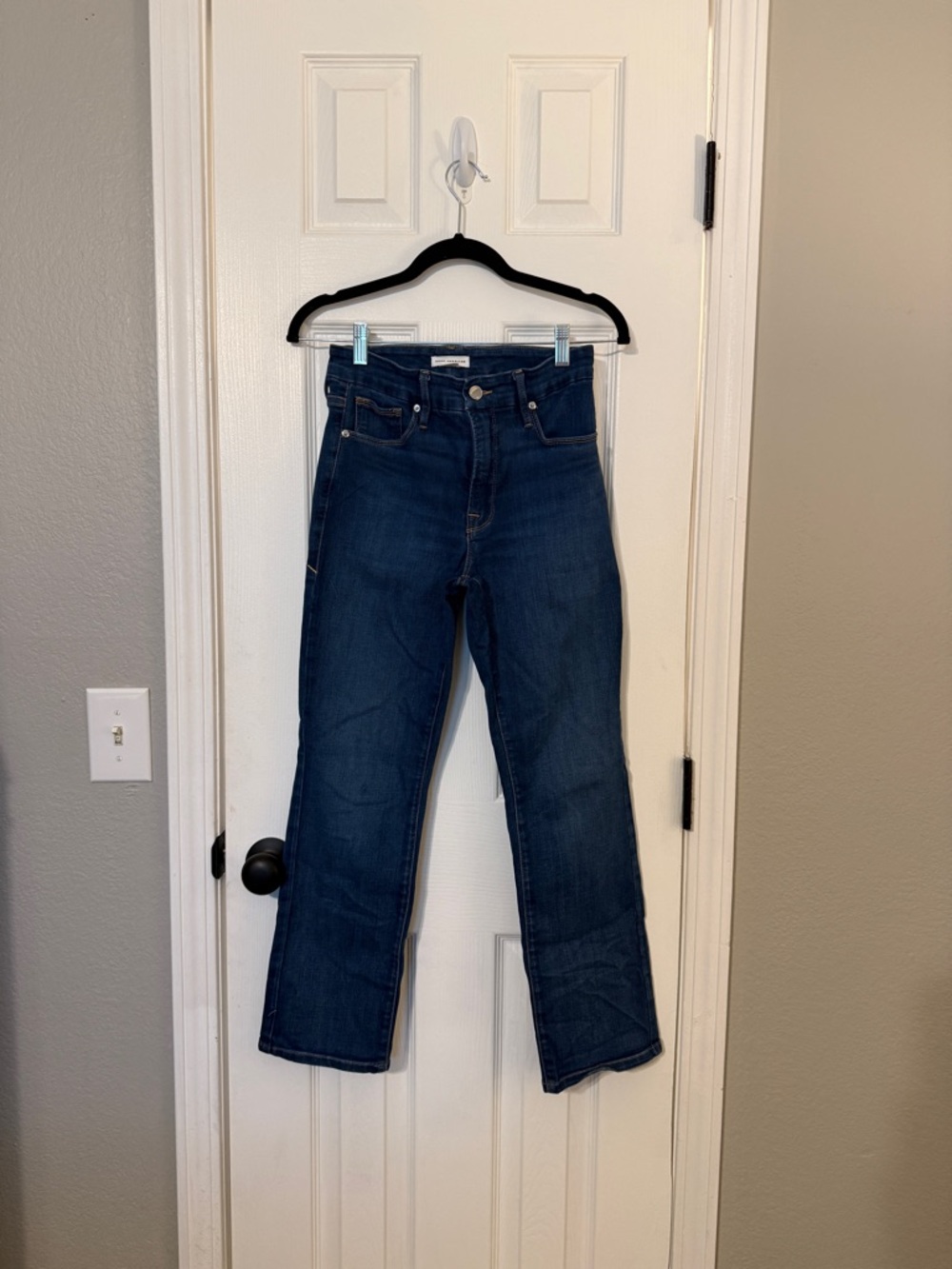 Good American Soft Tech Good Legs Straight Jeans - Picture 5 of 12